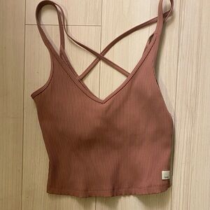 Vuori Ribbed Crossback Crop Top in Dusty Rose